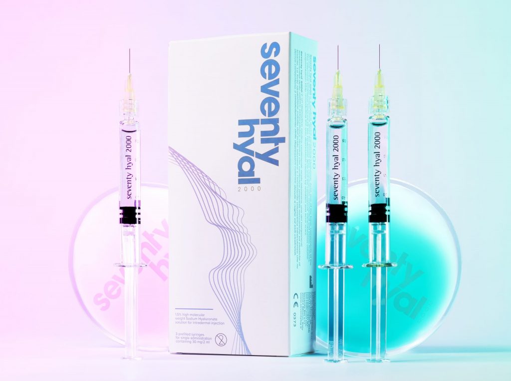 Box of Seventy Hyal 2000 with three syringes uprights and Seventy Hyal 2000 branded ice packs.