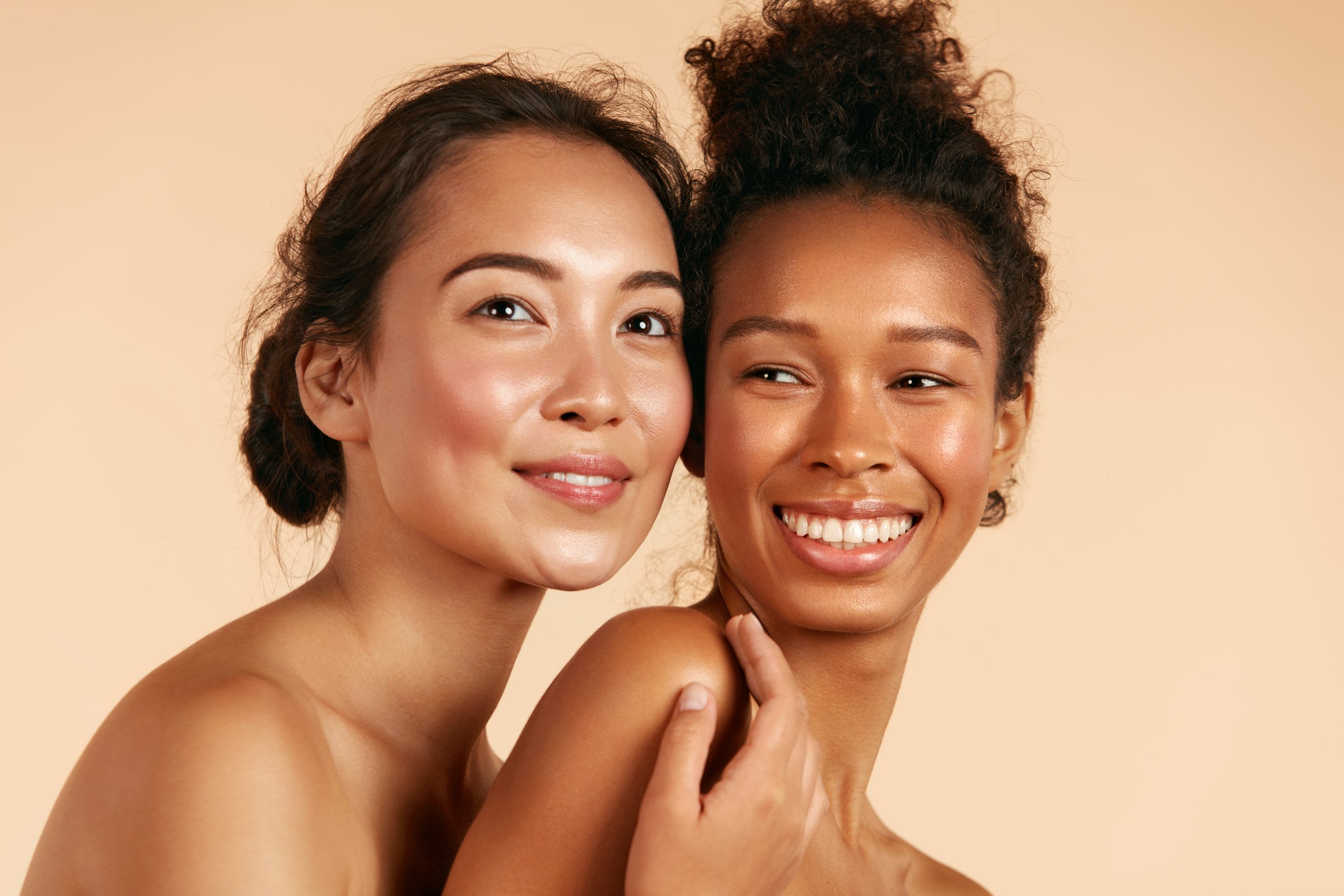 Beauty.,Smiling,Women,With,Perfect,Face,Skin,And,Natural,Makeup